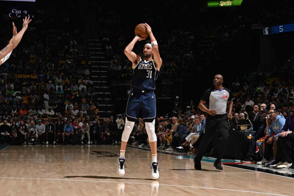 他在攻防两 他在攻防两